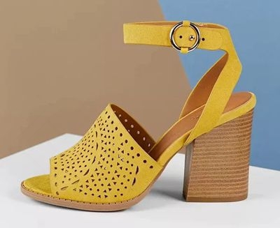 Laser-cut sandals, light up the summer from the toe