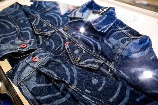sinina sa denim nga pag-ukit sa laser